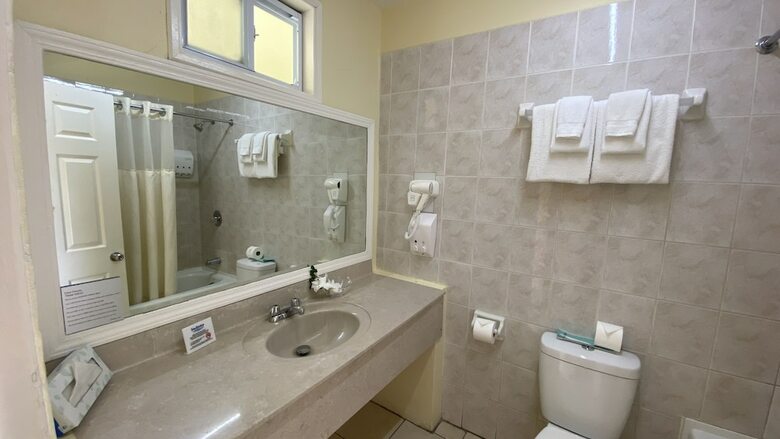 Hotel Bay Gardens Inn