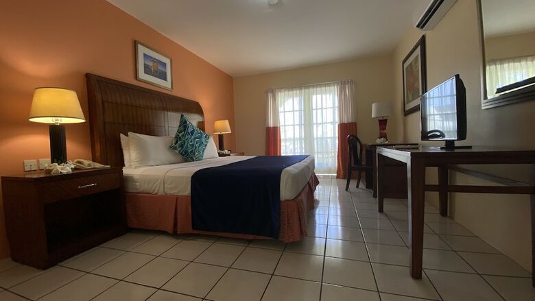 Hotel Bay Gardens Inn