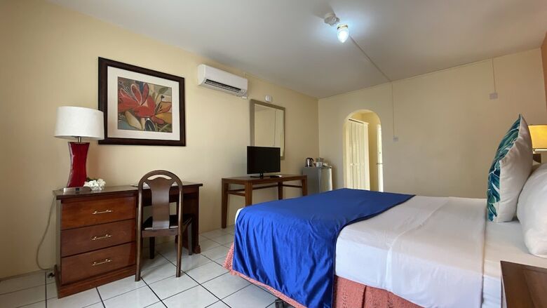 Hotel Bay Gardens Inn