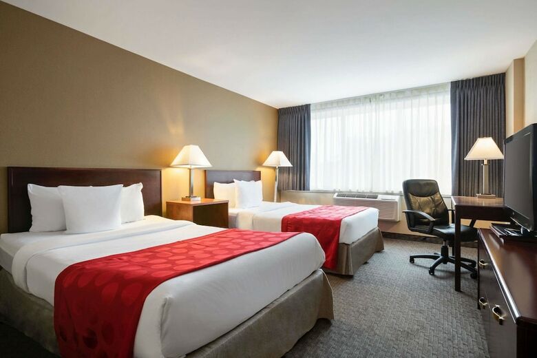 Hotel Ramada Plaza By Wyndham Montreal
