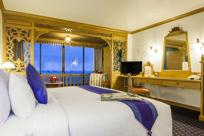 Lotus Hotel Pang Suan Kaew