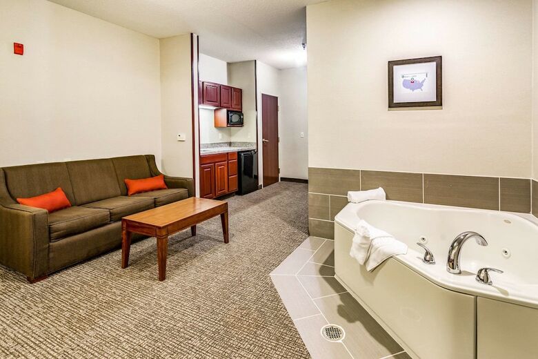 Hotel Comfort Inn And Suites