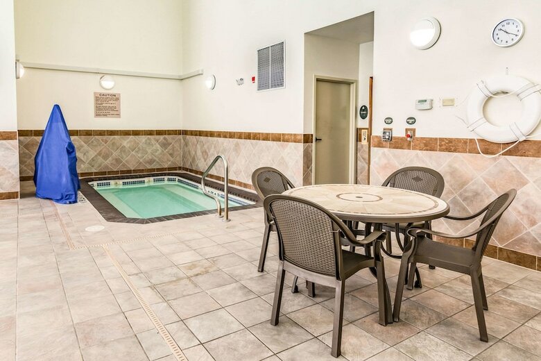 Hotel Comfort Inn And Suites