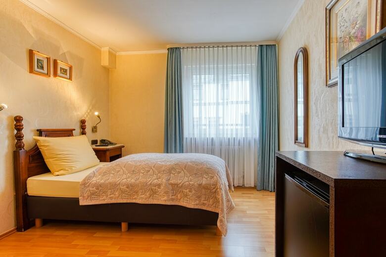 Ff&e Hotel Bavaria