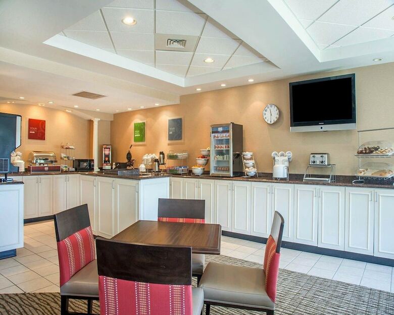 Hotel Comfort Suites West Warwick - Providence
