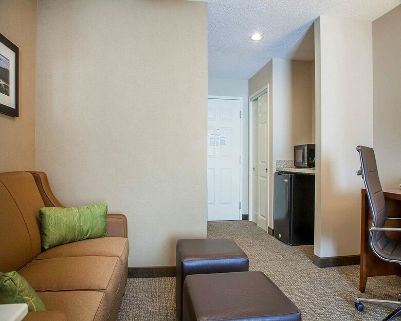 Hotel Comfort Suites West Warwick - Providence