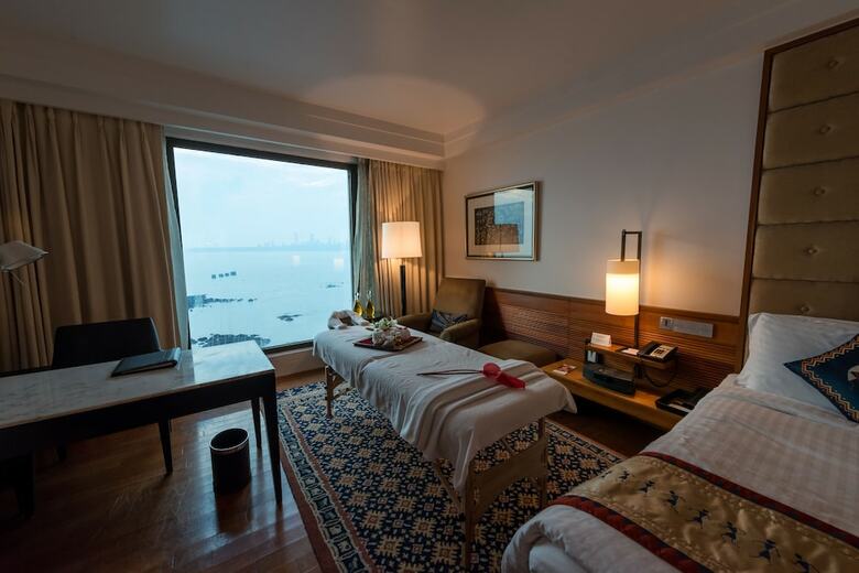 Hotel Intercontinental Marine Drive Mumbai