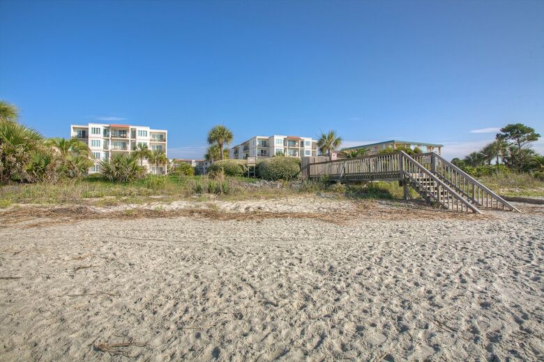 Hodnett Cooper's Beach Club
