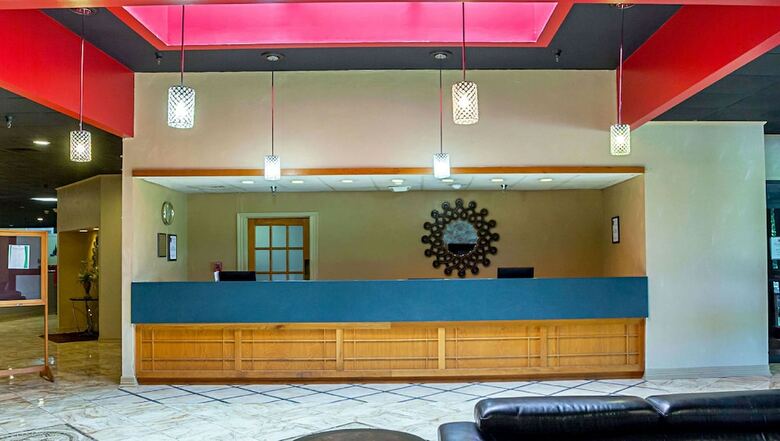 Hotel Magnuson Grand Desoto