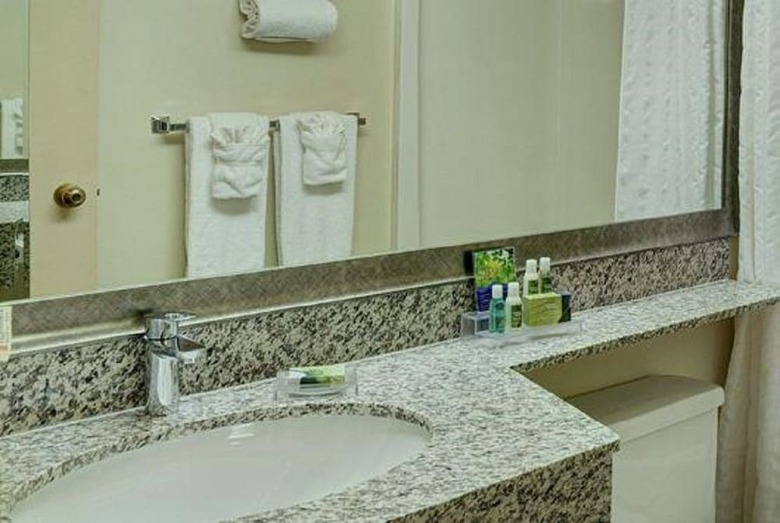 Hotel Thompson's Best Value Inn & Suites