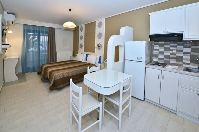 Liana Beach Hotel & Spa