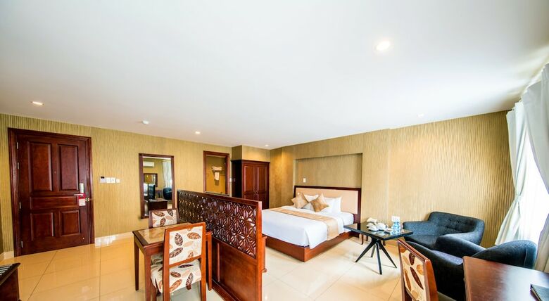 Crown Diamond Hotel