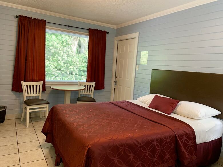 Motel Lakeside Inn And Cafe