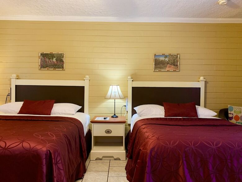 Motel Lakeside Inn And Cafe