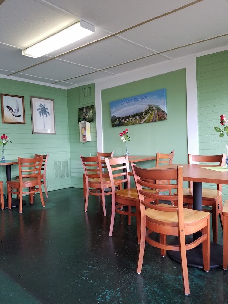 Motel Lakeside Inn And Cafe