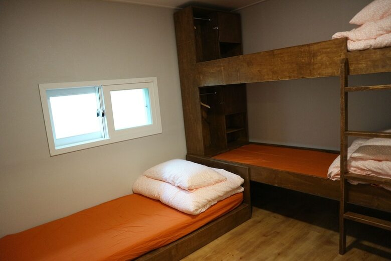 Hostal Zzzip Guest House
