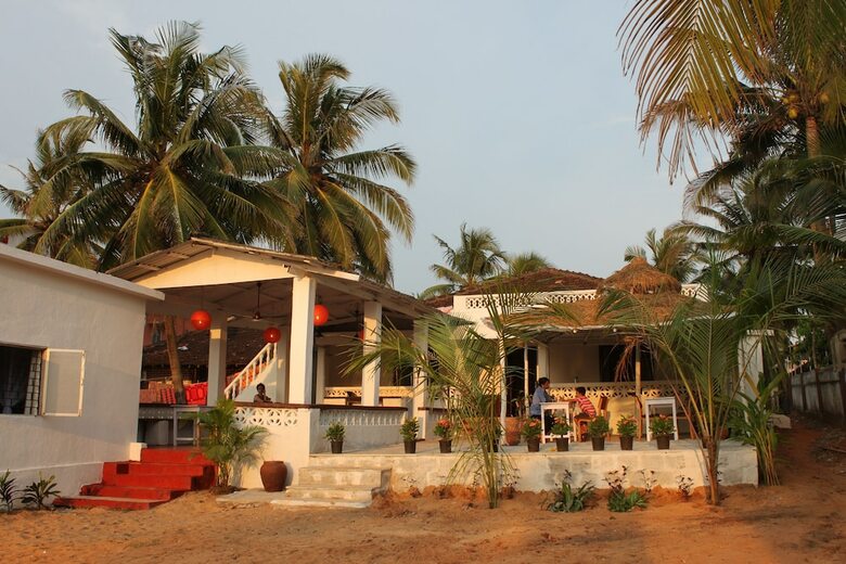 Hotel Ocean View Goan Beach House