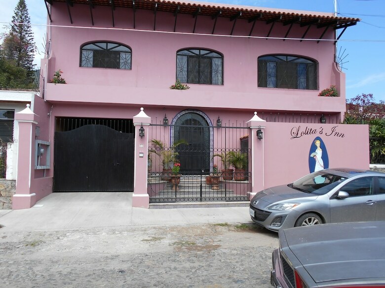 Villa Lolitas Inn