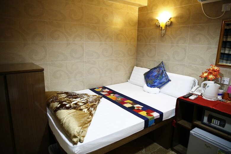 Sandhu Hotel