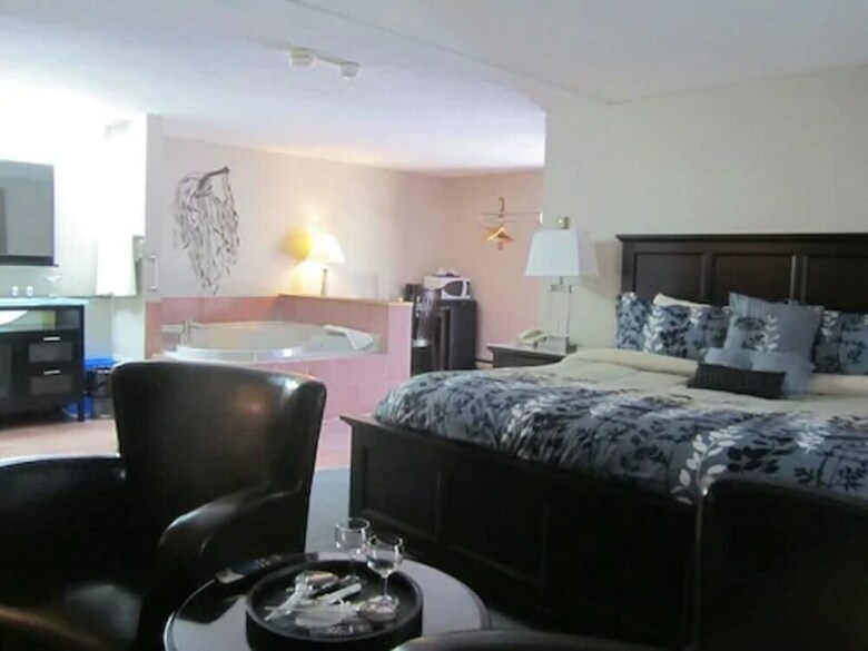 Hotel Pine Dale Motor Inn