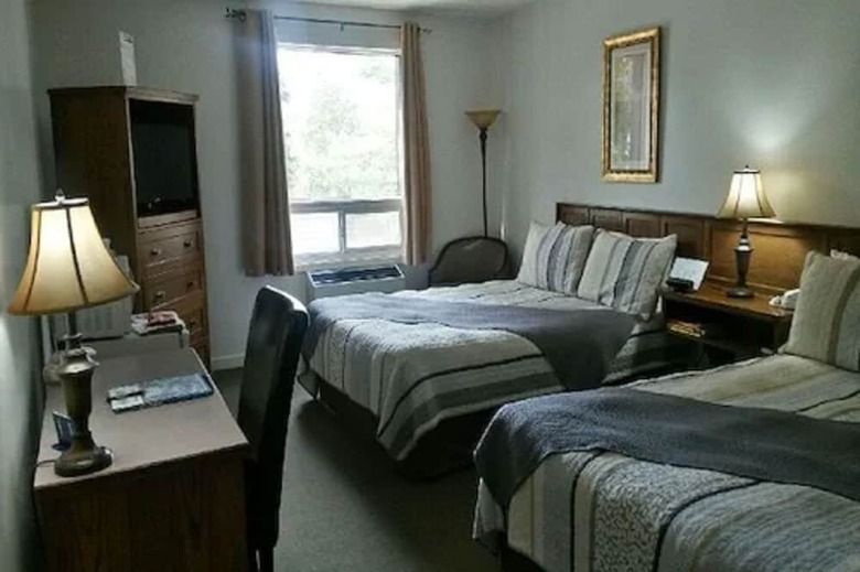 Hotel Pine Dale Motor Inn