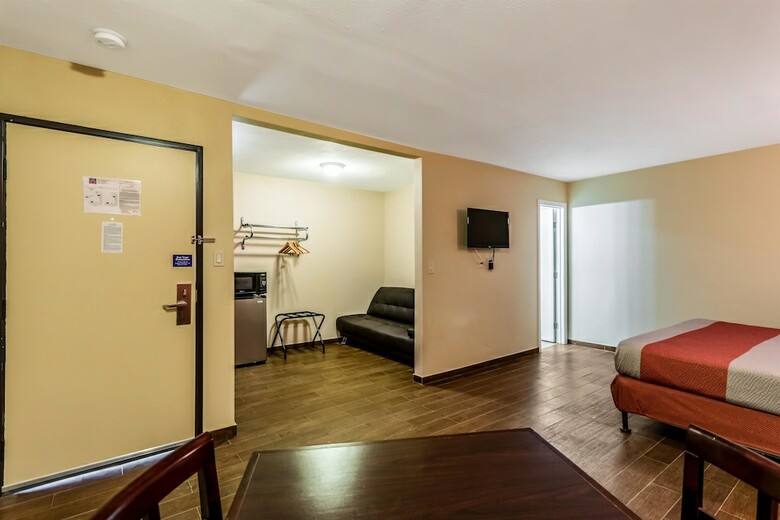 Motel 6 Blythe South