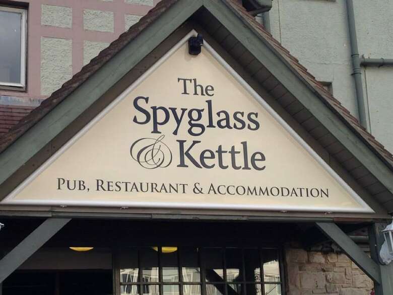 Posada The Spyglass And Kettle