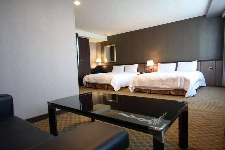 Grand Earl Hotel