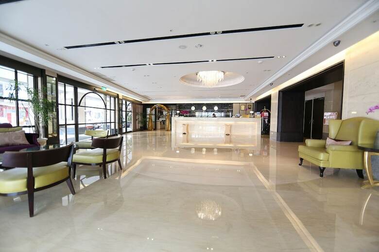 Grand Earl Hotel