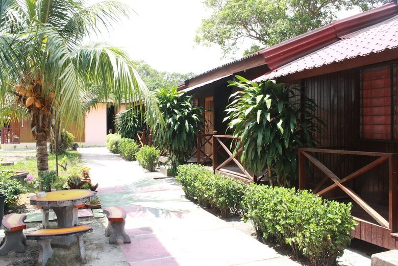 Hotel Purnama Beach Resort
