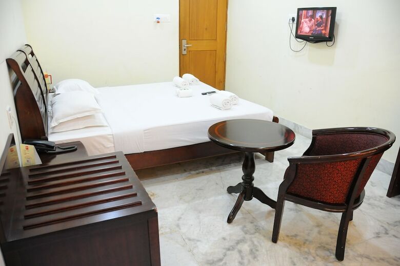 Hotel Lloyds Guest House - Us Consulate