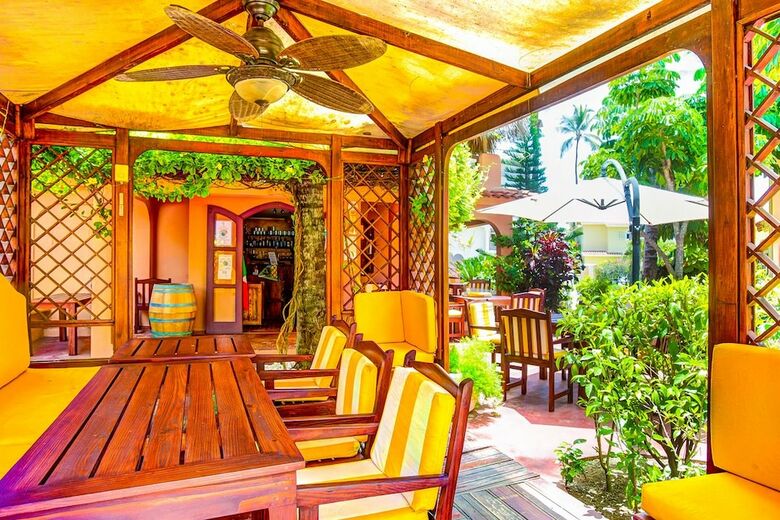Villa Los Corales Tropical Beach Resort & Spa