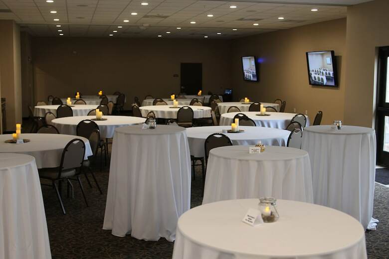 Hotel Cobblestone Inn & Suites - Fort Madison