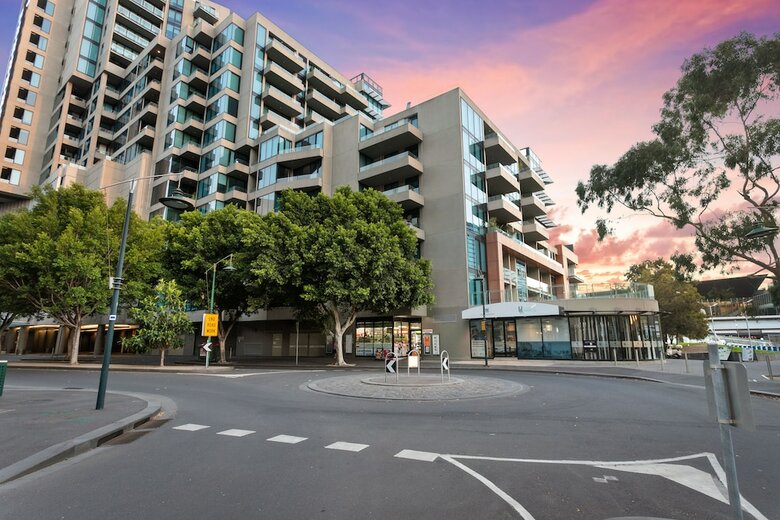 Waterfront Melbourne Apartments