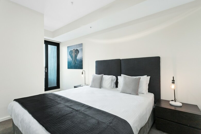 Waterfront Melbourne Apartments