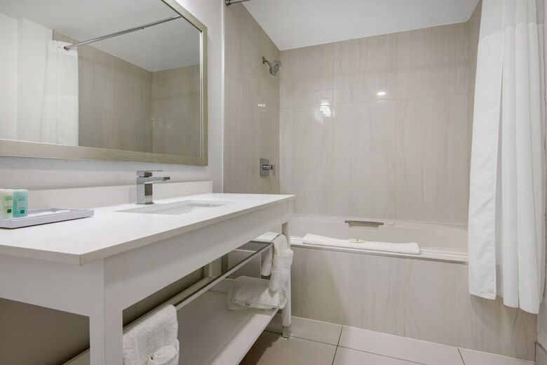 Hotel Quality Inn & Conference Centre