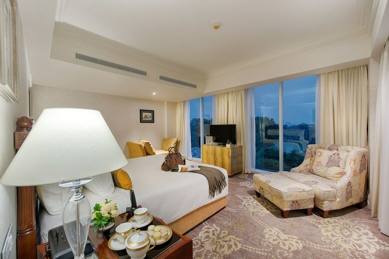 Apricot Hotel