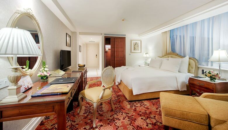 Apricot Hotel