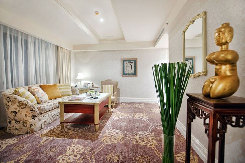 Apricot Hotel