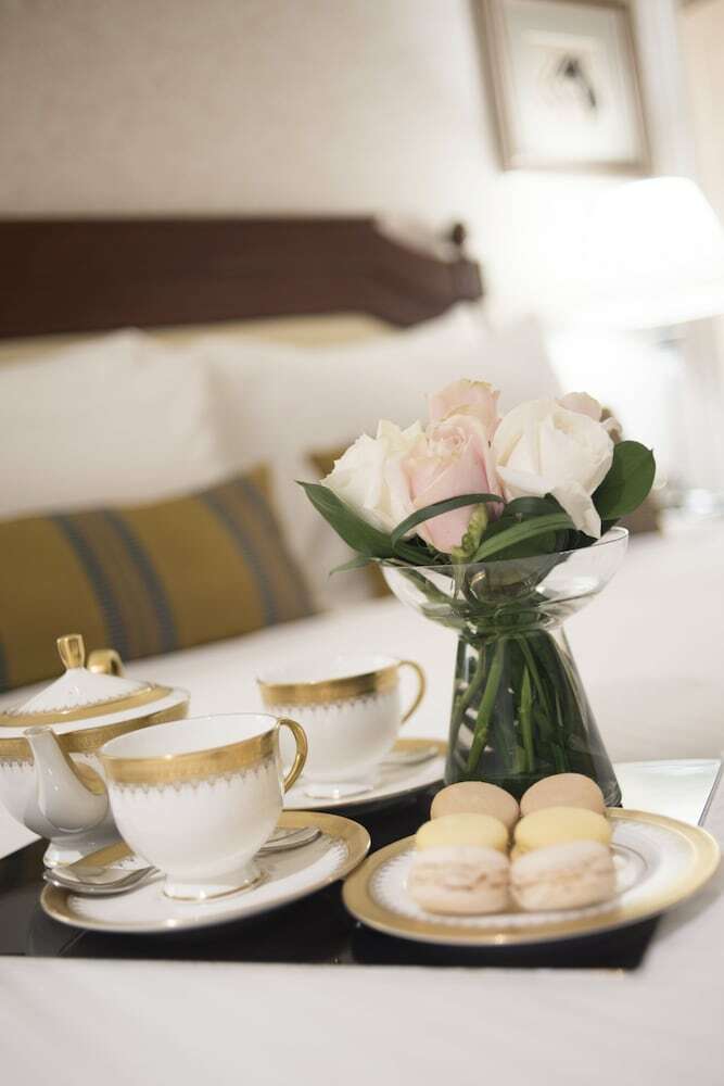Apricot Hotel