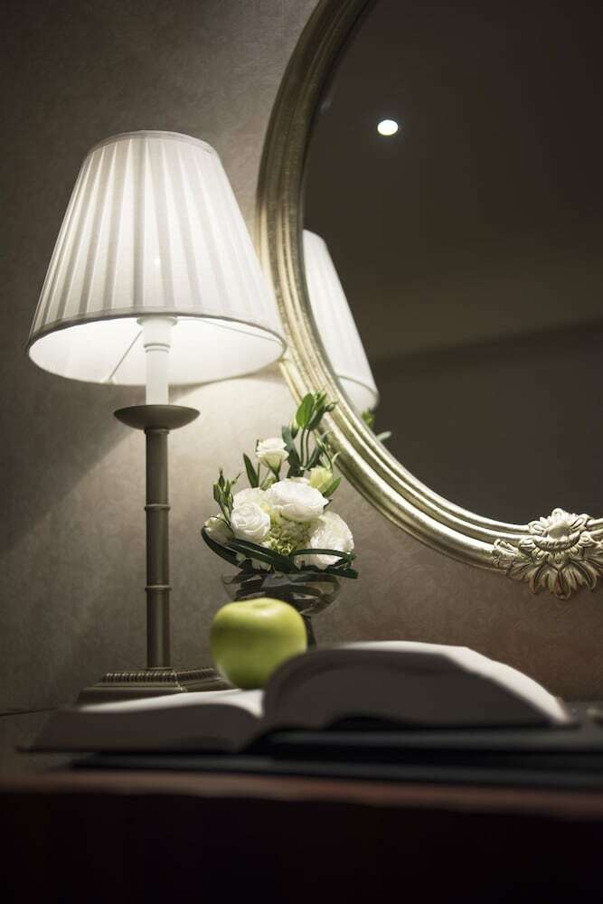Apricot Hotel