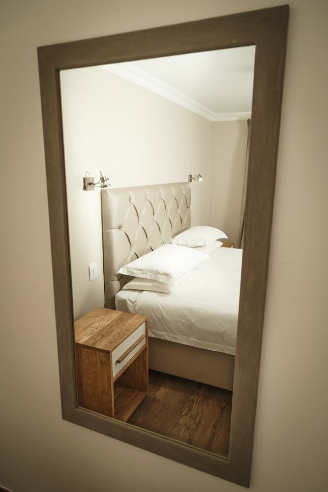 Hotel Loerie Guest Lodge