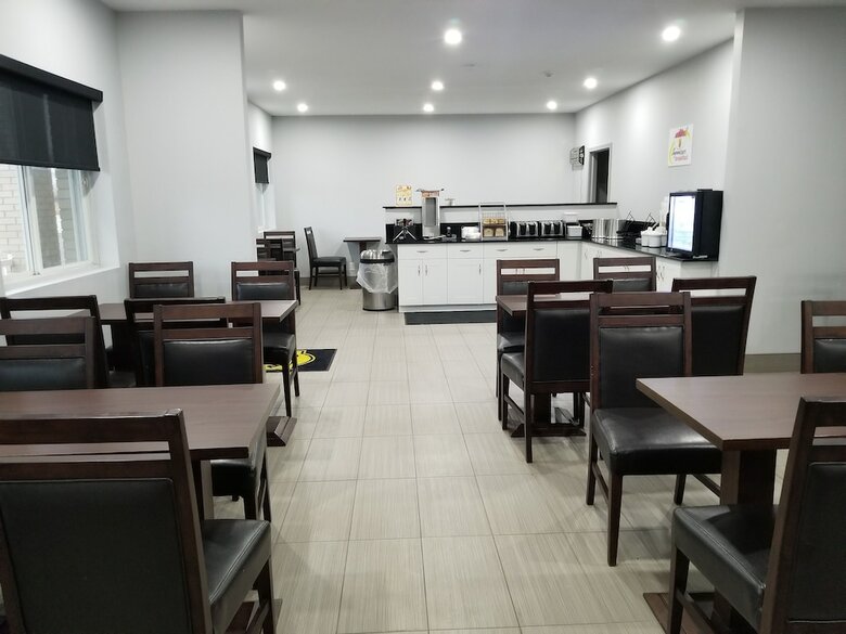 Motel Super 8 By Wyndham Windsor/dougall