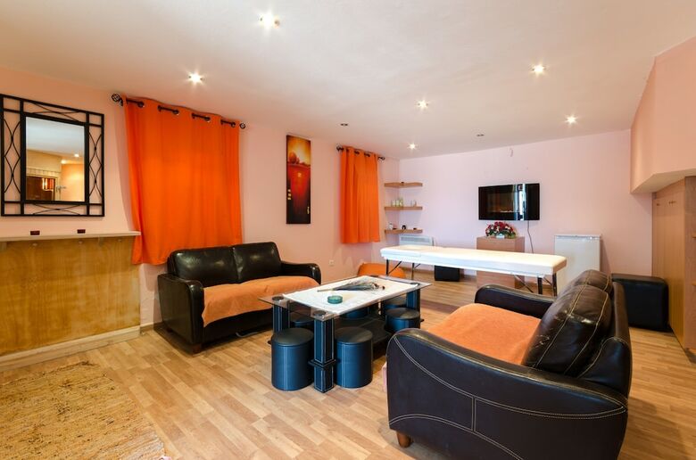 Aparthotel Estate Kares