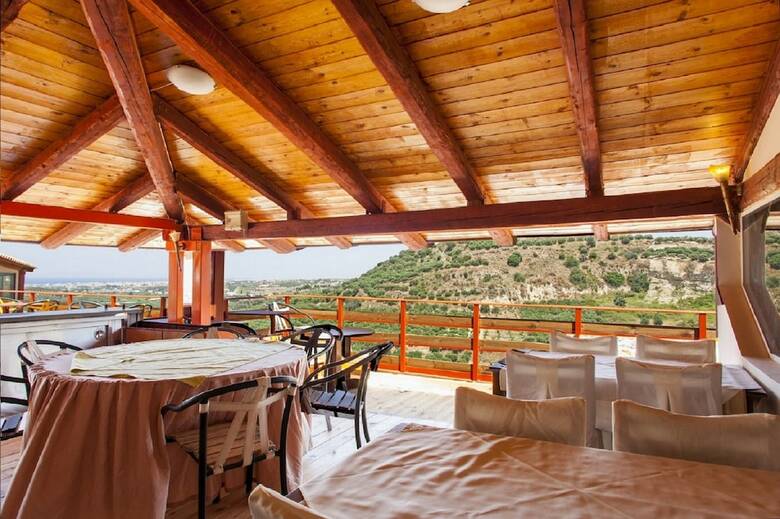Aparthotel Estate Kares