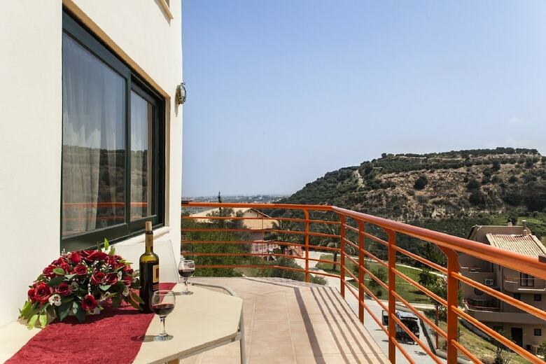 Aparthotel Estate Kares