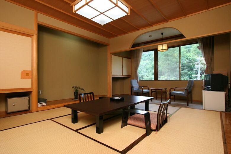 Nakaoyama Onsen Shosenkaku