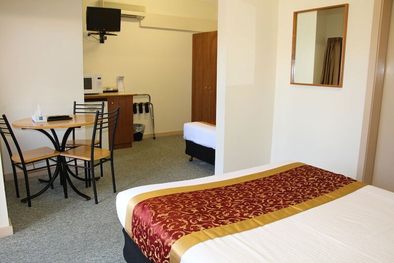 Pioneer Way Motel