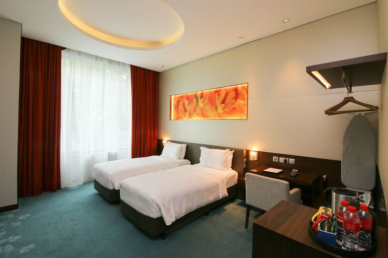 Resorts World Sentosa - Festive Hotel
