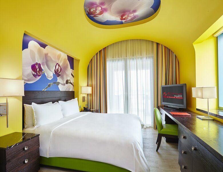 Resorts World Sentosa - Festive Hotel